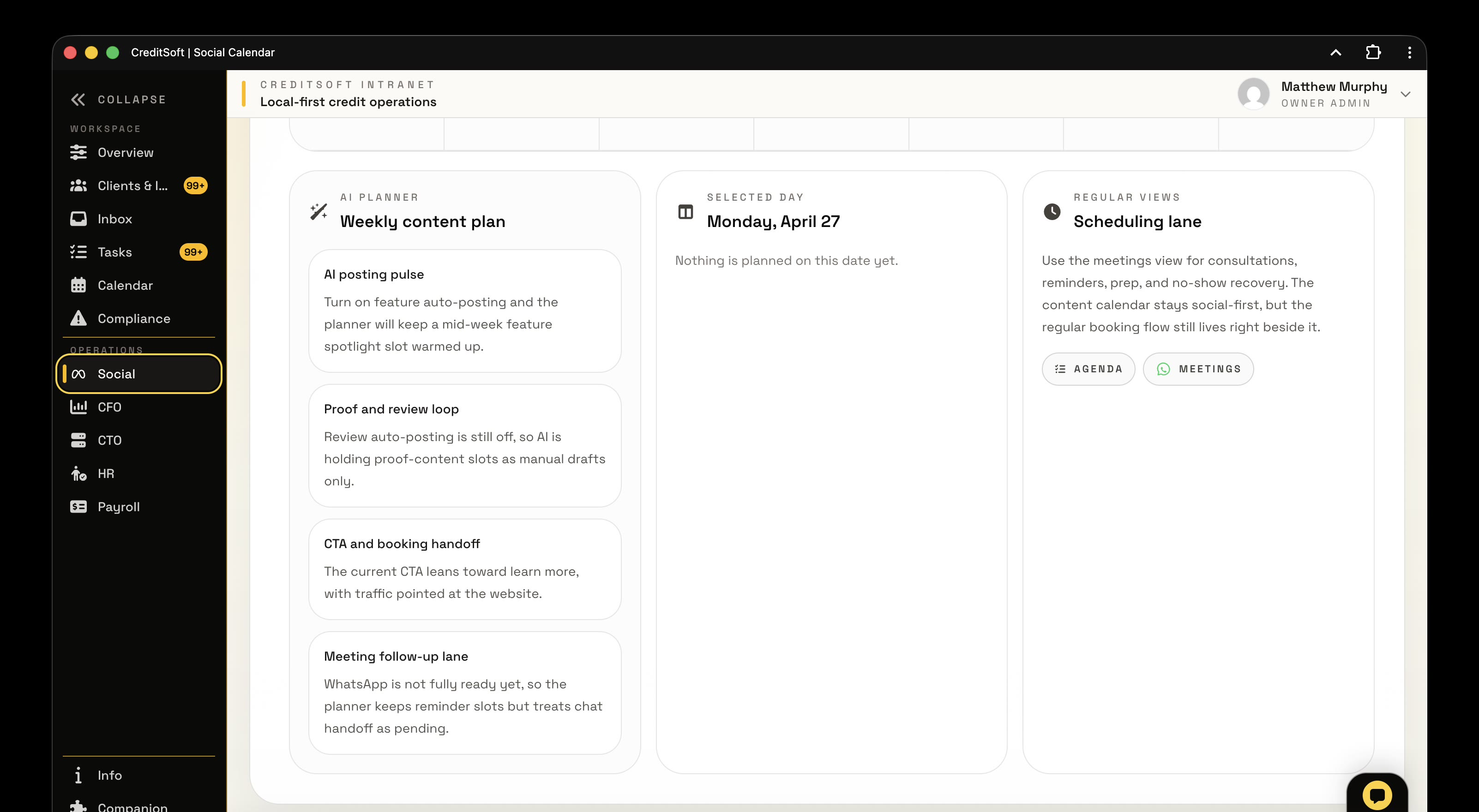 CreditSoft weekly social planning view with selected days and scheduling controls.